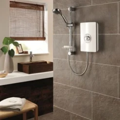 Triton Aspirante Electric Shower 9.5kW White Gloss 3 Spray Modern -Bathroom Supplies Store 8755464 3
